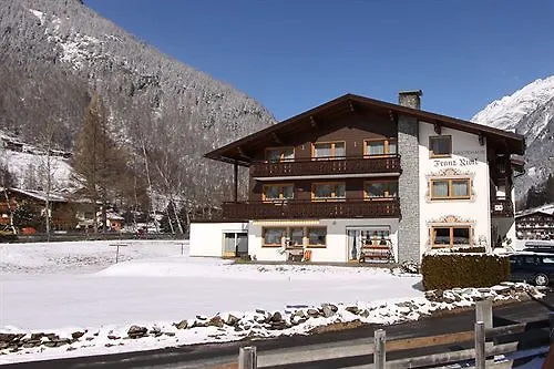 Vizensn Living Hotel Sölden 3*,