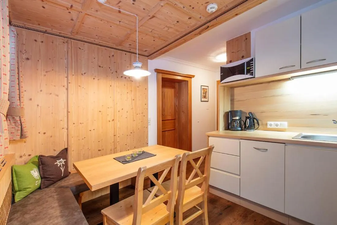 Vizensn Living Guest house